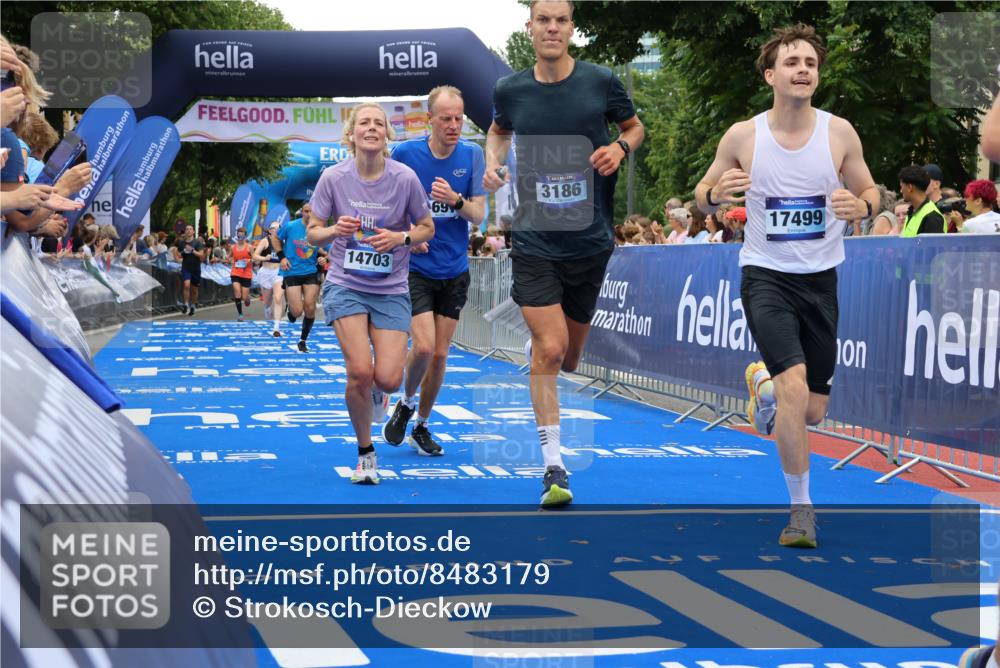 29.06.2025 - hella hamburg halbmarathon Strokosch-Dieckow http://msf.ph/oto/8483179 29.06.2025 10:45:22 Ziel 1697, 2188, 2367, 2470, 3186, 5706, 9105, 10064, 11469, 12277, 12643, 14703, 15563, 15741, 16725, 17499, 18407, 18638 meine-sportfotos.de
