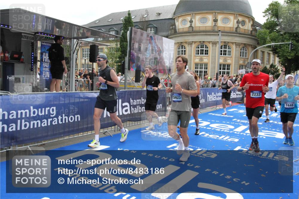 29.06.2025 - hella hamburg halbmarathon Michael Strokosch http://msf.ph/oto/8483186 29.06.2025 10:42:32 Ziel 1209, 1256, 1353, 1800, 1962, 2233, 3523, 7116, 7448, 7693, 7734, 11907, 13446, 15095, 15175, 15623, 16295, 16333, 17016, 17637, 17733, 17911, 18330, 18680 meine-sportfotos.de