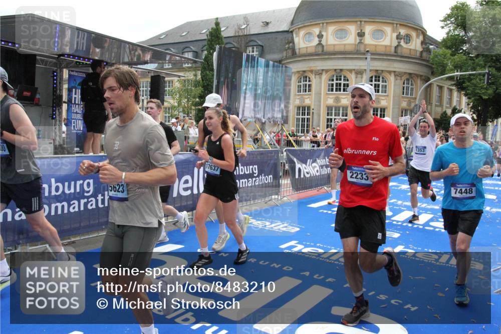 29.06.2025 - hella hamburg halbmarathon Michael Strokosch http://msf.ph/oto/8483210 29.06.2025 10:42:33 Ziel 1209, 1256, 1353, 1735, 1800, 1962, 2233, 3523, 7116, 7448, 7508, 7693, 7734, 13446, 15095, 15623, 16295, 16333, 17016, 17637, 17733, 17911, 18680 meine-sportfotos.de