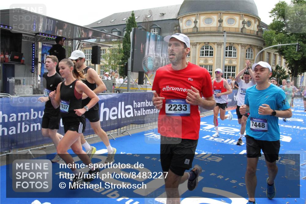 29.06.2025 - hella hamburg halbmarathon Michael Strokosch http://msf.ph/oto/8483227 29.06.2025 10:42:33 Ziel 1209, 1256, 1353, 1735, 1800, 1962, 2233, 3523, 7116, 7448, 7508, 7693, 7734, 13446, 15095, 15623, 16295, 16333, 17016, 17637, 17733, 17911, 18680 meine-sportfotos.de