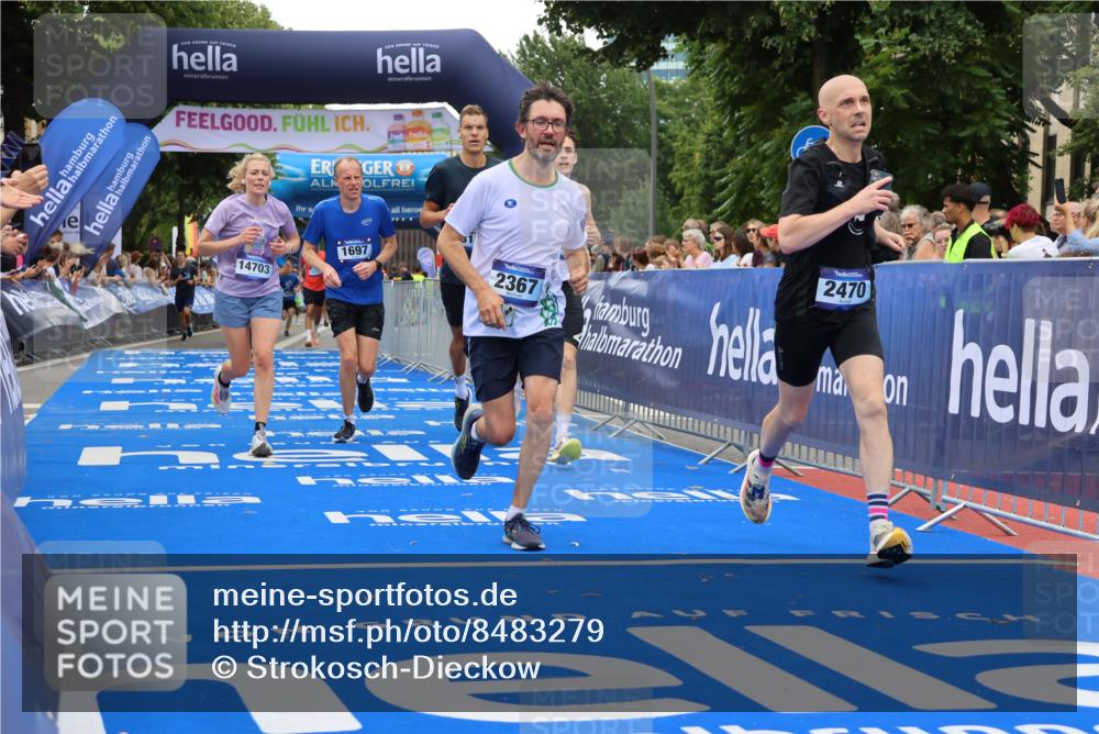 29.06.2025 - hella hamburg halbmarathon Strokosch-Dieckow http://msf.ph/oto/8483279 29.06.2025 10:45:21 Ziel 1697, 2188, 2367, 2470, 3186, 5706, 9105, 10064, 11469, 12277, 12643, 12783, 14703, 15563, 15636, 15741, 15760, 16513, 16725, 17499, 18407, 18638 meine-sportfotos.de