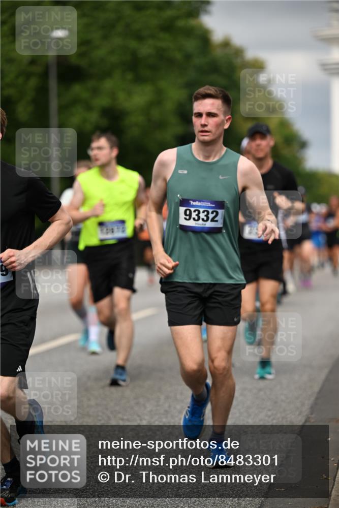 29.06.2025 - hella hamburg halbmarathon Dr. Thomas Lammeyer http://msf.ph/oto/8483301 29.06.2025 10:20:43 Kennedybrücke 1240, 1244, 1602, 1825, 2347, 2912, 3023, 3030, 3088, 3134, 3156, 3176, 3484, 3648, 3687, 5036, 6024, 6742, 7257, 7358, 7360, 7376, 7792, 7924, 7928, 8263, 8317, 8619, 8707, 8847, 8857, 9091, 9208, 9332, 9492, 9664, 9676, 9891, 10076, 10165, 10320, 10391, 10575, 10926, 11236, 11335, 11344, 11345, 11410, 11428 meine-sportfotos.de
