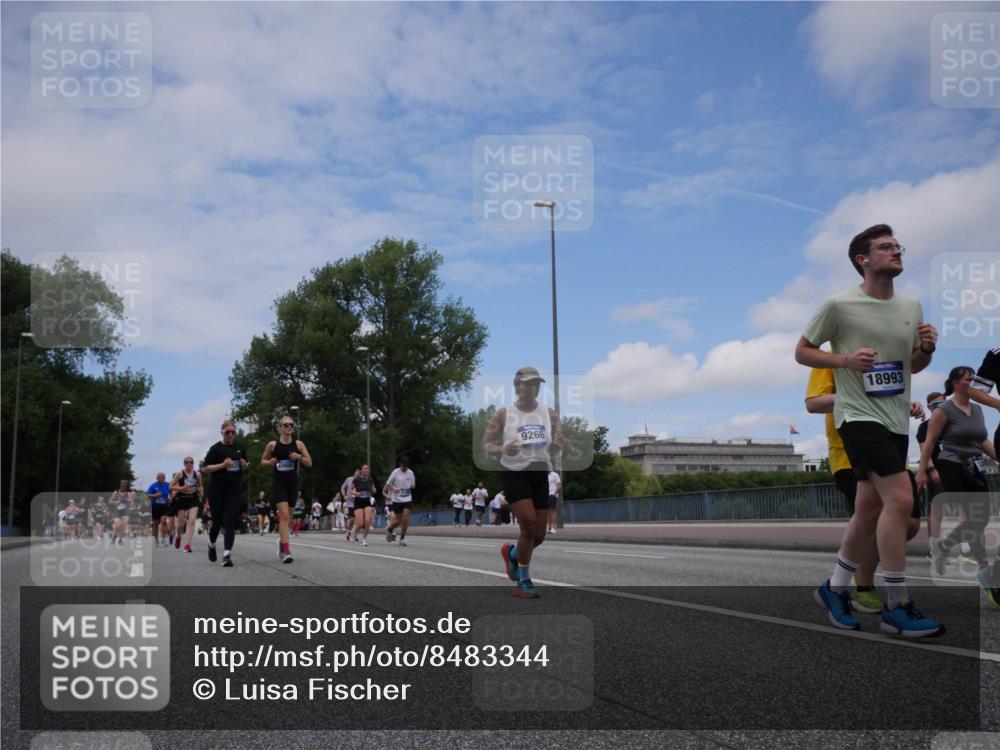 29.06.2025 - hella hamburg halbmarathon Luisa Fischer http://msf.ph/oto/8483344 29.06.2025 11:23:18 Kennedybrücke 9266, 18993, 2947, 3217, 4142, 4515, 4917, 4918, 5792, 5958, 6106, 6262, 6263, 6789, 6960, 6964, 7853, 8080, 8507, 9046, 9053, 9266, 9410 meine-sportfotos.de