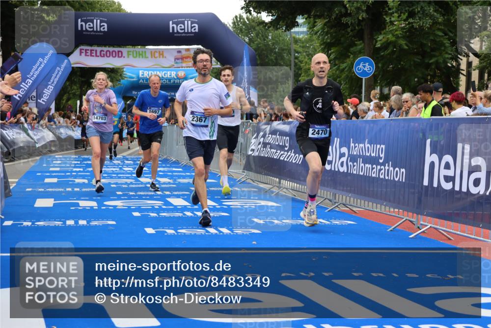 29.06.2025 - hella hamburg halbmarathon Strokosch-Dieckow http://msf.ph/oto/8483349 29.06.2025 10:45:21 Ziel 1697, 2188, 2367, 2470, 3186, 5706, 9105, 10064, 11469, 12277, 12643, 12783, 14703, 15563, 15636, 15741, 15760, 16513, 16725, 17499, 18407, 18638 meine-sportfotos.de