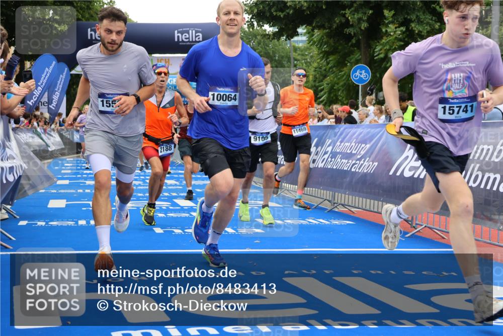 29.06.2025 - hella hamburg halbmarathon Strokosch-Dieckow http://msf.ph/oto/8483413 29.06.2025 10:45:18 Ziel 1697, 2188, 2367, 2470, 3186, 5706, 6054, 6375, 9105, 10064, 11469, 12643, 12783, 14703, 15563, 15636, 15651, 15741, 15760, 16513, 17499, 18407 meine-sportfotos.de