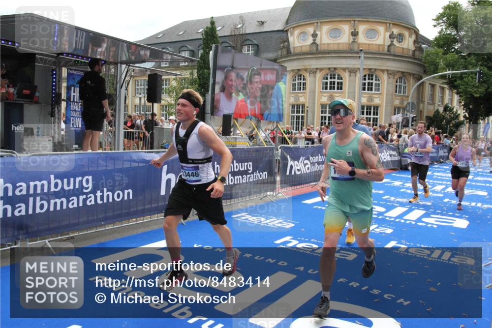 29.06.2025 - hella hamburg halbmarathon Michael Strokosch http://msf.ph/oto/8483414 29.06.2025 10:42:36 Ziel 1209, 1353, 1735, 1962, 4235, 7116, 7448, 7508, 7734, 13446, 13483, 16295, 16333, 17016, 17733, 18632, 18680 meine-sportfotos.de