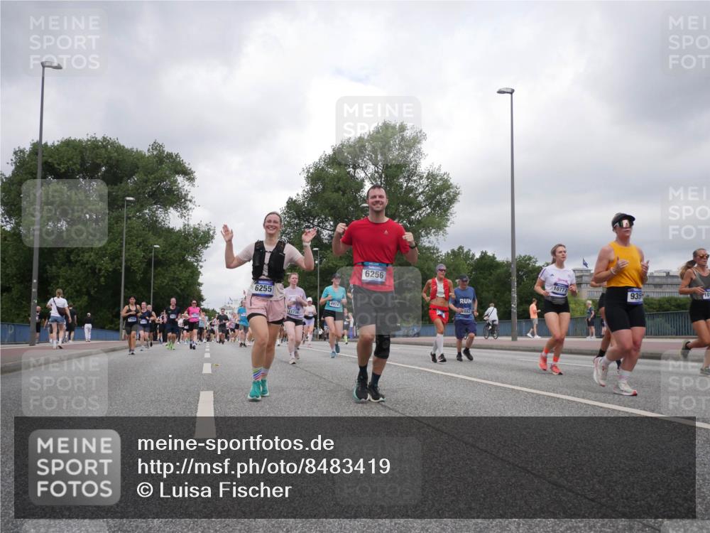 29.06.2025 - hella hamburg halbmarathon Luisa Fischer http://msf.ph/oto/8483419 29.06.2025 10:51:12 Kennedybrücke 1704, 6255, 11738, 4974, 6256, 2882, 10777, 935, 1434, 2163, 2407, 2418, 2882, 4974, 6255, 6256, 6879, 9018, 9356, 10075, 10777 meine-sportfotos.de