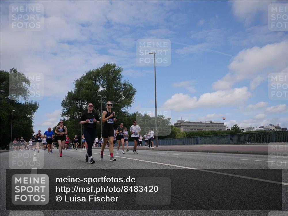 29.06.2025 - hella hamburg halbmarathon Luisa Fischer http://msf.ph/oto/8483420 29.06.2025 11:23:20 Kennedybrücke 16476, 7853, 521, 6960, 2947, 3217, 4142, 4917, 4918, 5792, 5958, 6106, 6263, 6960, 6964, 7853, 8080, 8283, 9046, 9053, 9266, 9410 meine-sportfotos.de