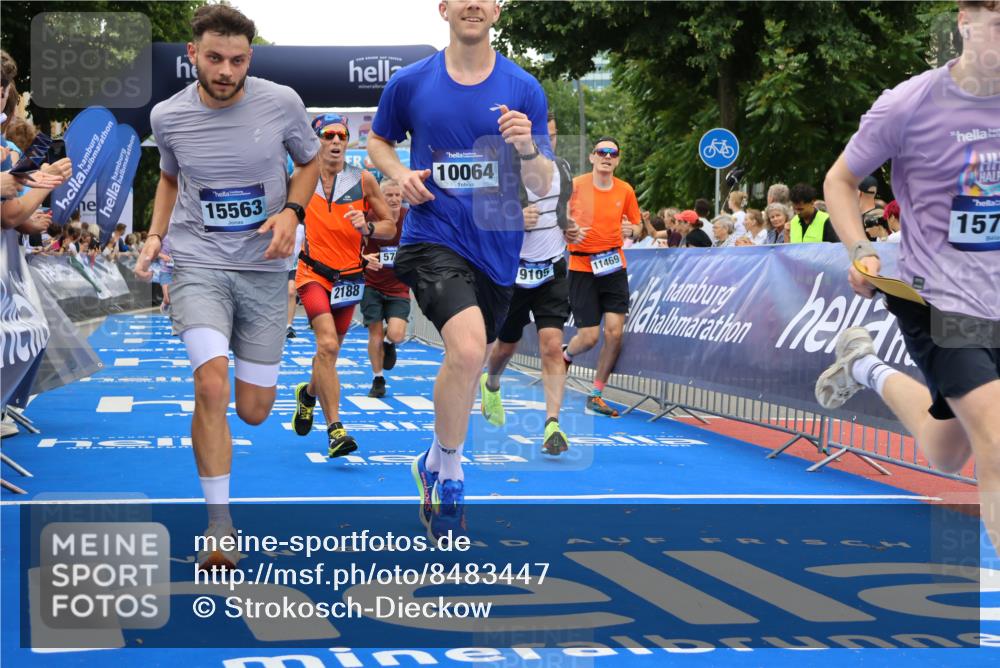 29.06.2025 - hella hamburg halbmarathon Strokosch-Dieckow http://msf.ph/oto/8483447 29.06.2025 10:45:18 Ziel 1697, 2188, 2367, 2470, 3186, 5706, 6054, 6375, 9105, 10064, 11469, 12643, 12783, 14703, 15563, 15636, 15651, 15741, 15760, 16513, 17499, 18407 meine-sportfotos.de