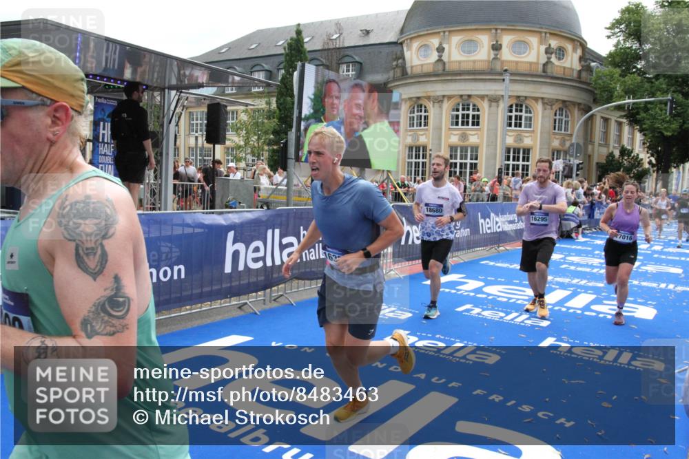 29.06.2025 - hella hamburg halbmarathon Michael Strokosch http://msf.ph/oto/8483463 29.06.2025 10:42:36 Ziel 1209, 1353, 1735, 1962, 4235, 7116, 7448, 7508, 7734, 13446, 13483, 16295, 16333, 17016, 17733, 18632, 18680 meine-sportfotos.de