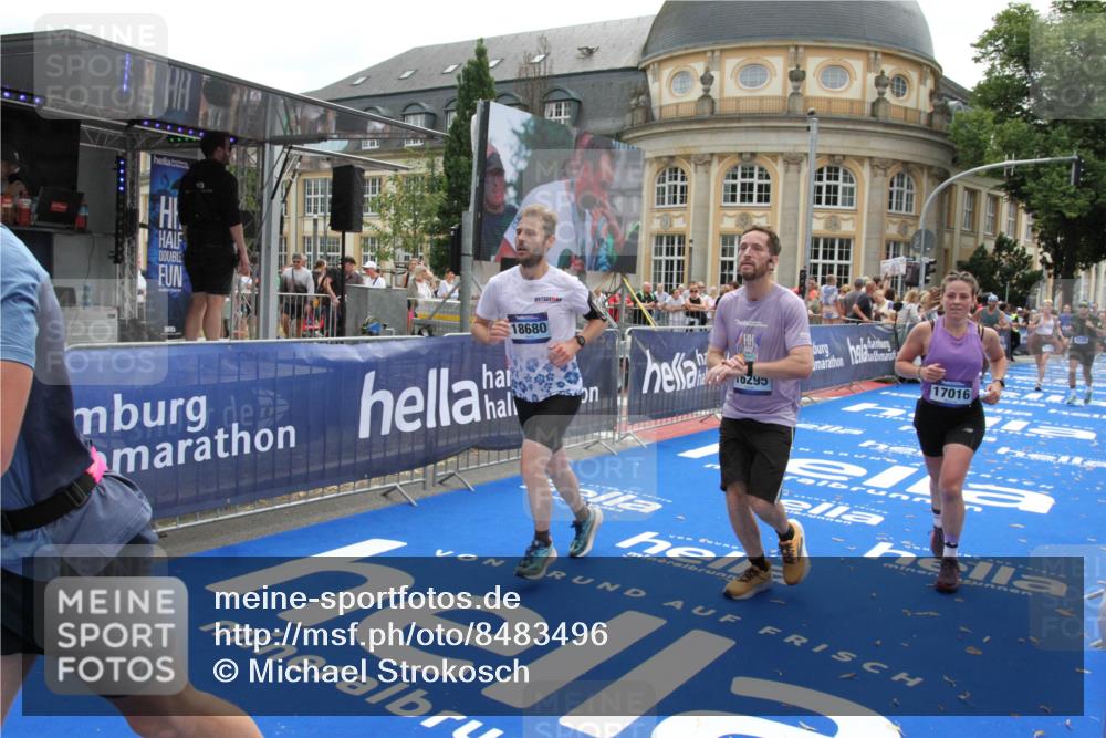29.06.2025 - hella hamburg halbmarathon Michael Strokosch http://msf.ph/oto/8483496 29.06.2025 10:42:37 Ziel 1209, 1735, 1962, 4235, 7508, 13446, 13483, 16295, 16333, 17016, 17733, 18275, 18632, 18680 meine-sportfotos.de