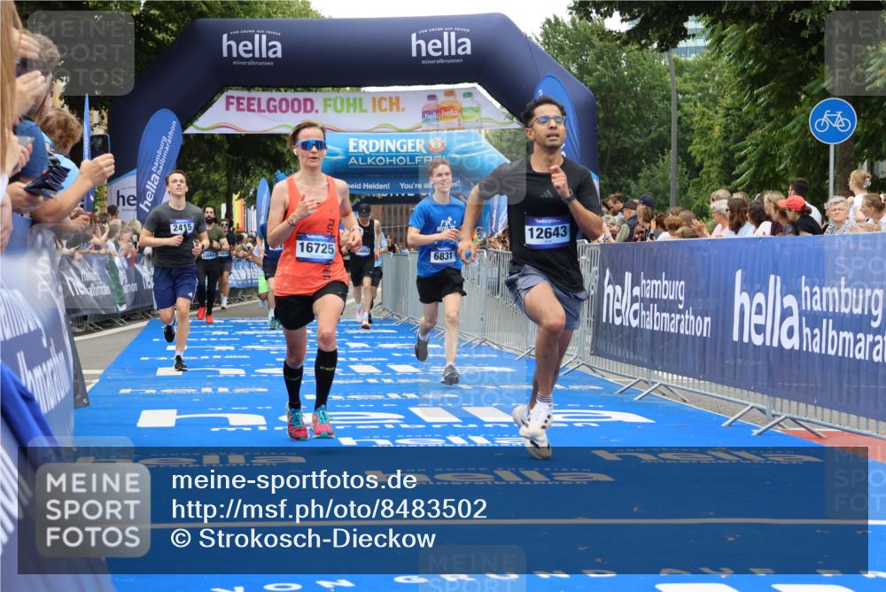 29.06.2025 - hella hamburg halbmarathon Strokosch-Dieckow http://msf.ph/oto/8483502 29.06.2025 10:45:29 Ziel 1697, 2138, 2415, 5623, 6831, 8374, 8668, 11291, 11495, 12154, 12277, 12643, 14062, 14703, 15666, 16725, 18407, 18638, 18878 meine-sportfotos.de