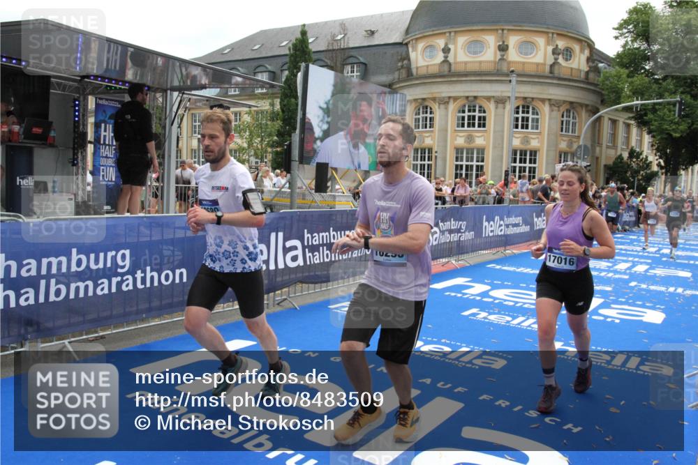 29.06.2025 - hella hamburg halbmarathon Michael Strokosch http://msf.ph/oto/8483509 29.06.2025 10:42:37 Ziel 1209, 1735, 1962, 4235, 7508, 13446, 13483, 16295, 16333, 17016, 17733, 18275, 18632, 18680 meine-sportfotos.de