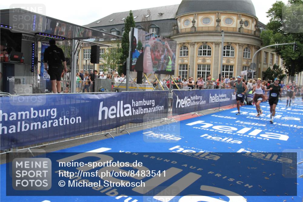 29.06.2025 - hella hamburg halbmarathon Michael Strokosch http://msf.ph/oto/8483541 29.06.2025 10:42:39 Ziel 1700, 1735, 4235, 7508, 13483, 16295, 17000, 17016, 18275, 18632, 18680 meine-sportfotos.de