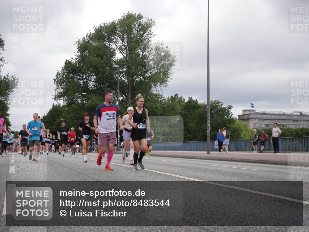 29.06.2025 - hella hamburg halbmarathon Luisa Fischer http://msf.ph/oto/8483544 29.06.2025 10:51:16 Kennedybrücke 9018, 14441, 1434, 11458, 241, 1045, 1434, 2195, 2407, 2418, 2882, 2994, 3468, 4037, 4588, 4974, 6256, 6879, 9018, 10075 meine-sportfotos.de