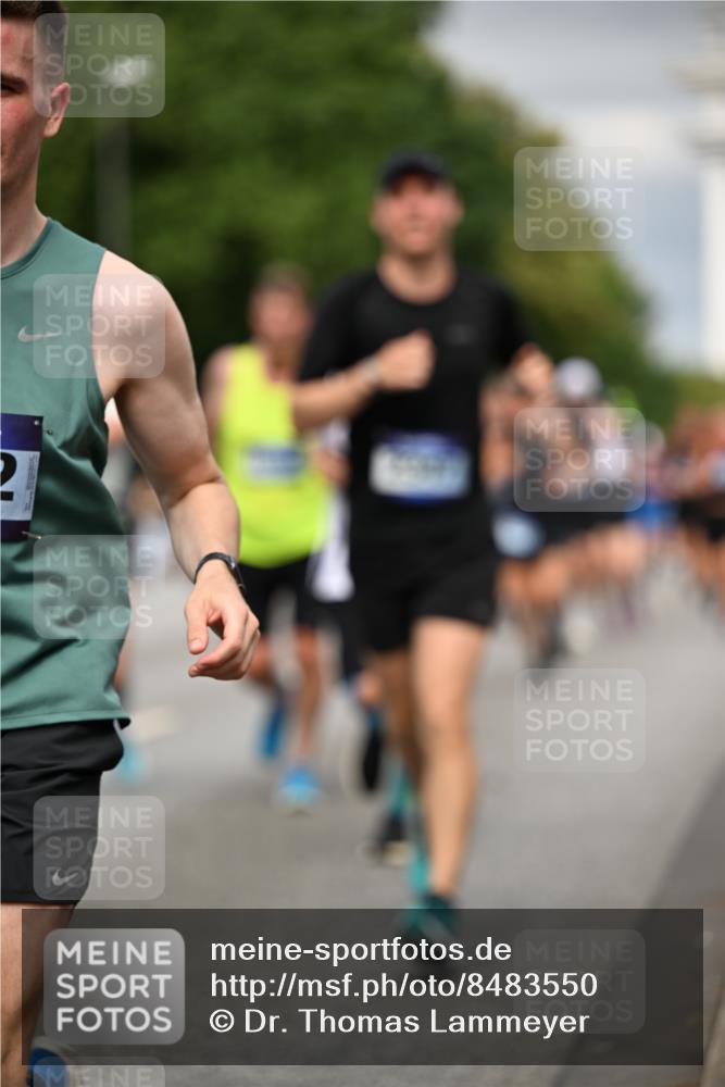29.06.2025 - hella hamburg halbmarathon Dr. Thomas Lammeyer http://msf.ph/oto/8483550 29.06.2025 10:20:44 Kennedybrücke 1117, 1240, 1244, 1602, 1825, 2347, 2912, 3023, 3030, 3088, 3134, 3156, 3176, 3484, 3687, 5036, 6024, 6742, 7257, 7358, 7360, 7376, 7792, 7924, 7928, 8263, 8317, 8619, 8707, 8847, 8857, 9091, 9208, 9332, 9492, 9664, 9675, 9676, 9891, 10076, 10165, 10314, 10317, 10320, 10391, 10575, 10926, 11236, 11335, 11344, 11345, 11410, 11428 meine-sportfotos.de