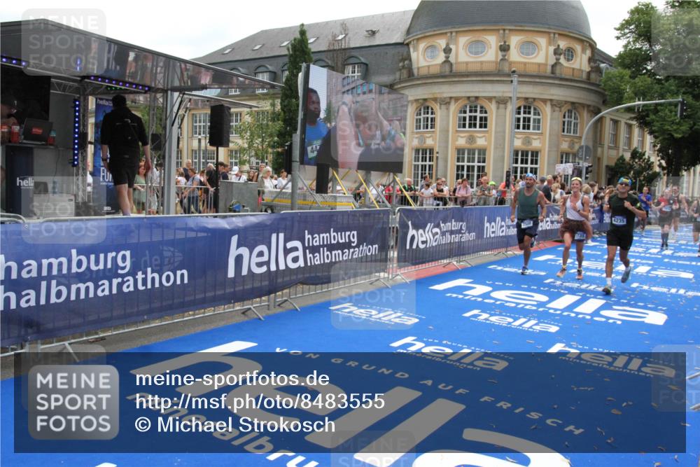 29.06.2025 - hella hamburg halbmarathon Michael Strokosch http://msf.ph/oto/8483555 29.06.2025 10:42:39 Ziel 1700, 1735, 4235, 7508, 13483, 16295, 17000, 17016, 18275, 18632, 18680 meine-sportfotos.de