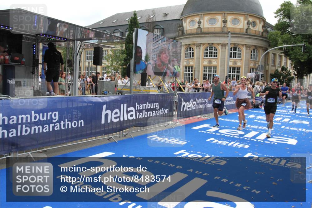 29.06.2025 - hella hamburg halbmarathon Michael Strokosch http://msf.ph/oto/8483574 29.06.2025 10:42:39 Ziel 1700, 1735, 4235, 7508, 13483, 16295, 17000, 17016, 18275, 18632, 18680 meine-sportfotos.de