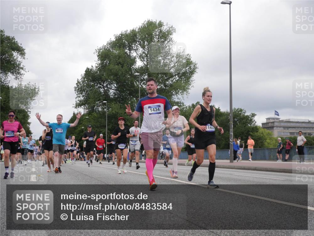 29.06.2025 - hella hamburg halbmarathon Luisa Fischer http://msf.ph/oto/8483584 29.06.2025 10:51:17 Kennedybrücke 15413, 5622, 9018, 1210, 14441, 19101, 1434, 1007, 1450, 12439, 241, 1045, 1434, 2195, 2418, 2882, 2994, 3468, 4037, 4588, 4974, 6879, 9018, 10075 meine-sportfotos.de