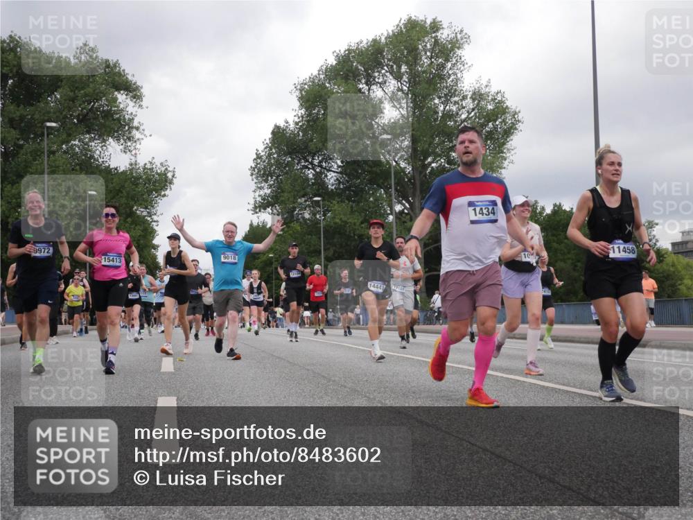 29.06.2025 - hella hamburg halbmarathon Luisa Fischer http://msf.ph/oto/8483602 29.06.2025 10:51:17 Kennedybrücke 9972, 15413, 9018, 12104, 14441, 19101, 1434, 10, 418, 11458, 1045, 1434, 2195, 2418, 2882, 2994, 3468, 4037, 4588, 4974, 6879, 9018, 10075 meine-sportfotos.de