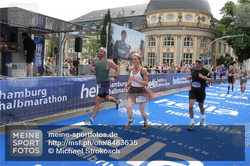 29.06.2025 - hella hamburg halbmarathon Michael Strokosch http://msf.ph/oto/8483635 29.06.2025 10:42:40 Ziel 1700, 1735, 4235, 7508, 13483, 17000, 17016, 18275, 18632 meine-sportfotos.de