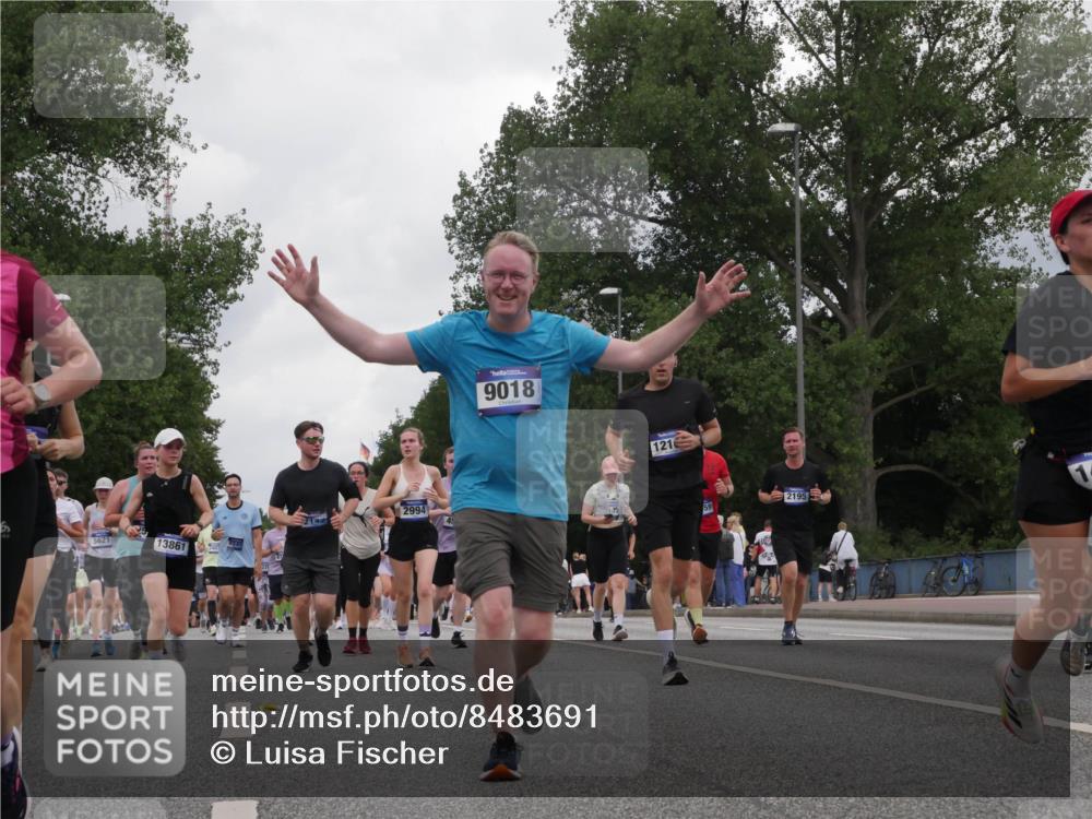 29.06.2025 - hella hamburg halbmarathon Luisa Fischer http://msf.ph/oto/8483691 29.06.2025 10:51:19 Kennedybrücke 5621, 13861, 2994, 9018, 1216, 2195, 1045, 1434, 2148, 2195, 2418, 2994, 3468, 4037, 4588, 4974, 6879, 9018, 10075 meine-sportfotos.de