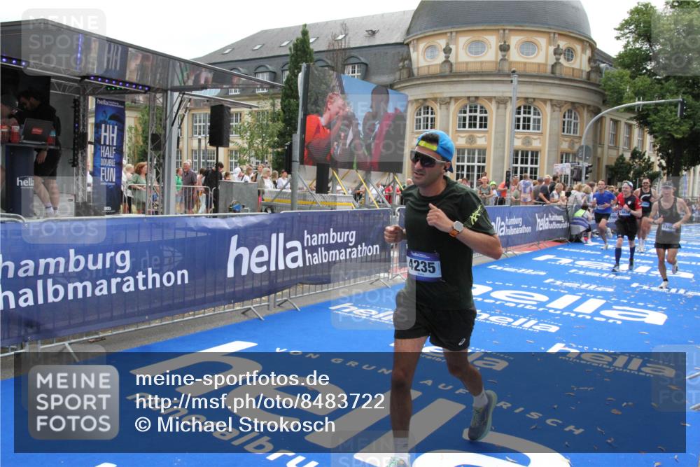 29.06.2025 - hella hamburg halbmarathon Michael Strokosch http://msf.ph/oto/8483722 29.06.2025 10:42:41 Ziel 1700, 1735, 4235, 7508, 9371, 9534, 13483, 17000, 18275, 18632 meine-sportfotos.de
