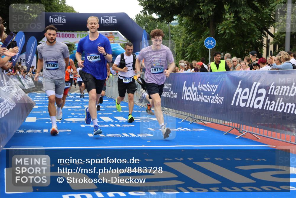 29.06.2025 - hella hamburg halbmarathon Strokosch-Dieckow http://msf.ph/oto/8483728 29.06.2025 10:45:17 Ziel 1697, 2188, 2367, 2470, 3186, 5706, 6054, 6375, 7087, 9105, 10064, 11469, 12783, 14703, 15563, 15636, 15651, 15741, 15760, 16513, 17120, 17499, 18346, 18407, 18718 meine-sportfotos.de