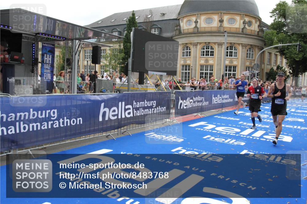 29.06.2025 - hella hamburg halbmarathon Michael Strokosch http://msf.ph/oto/8483768 29.06.2025 10:42:42 Ziel 1700, 1735, 4235, 7508, 9371, 9534, 13483, 17000, 18275, 18632 meine-sportfotos.de