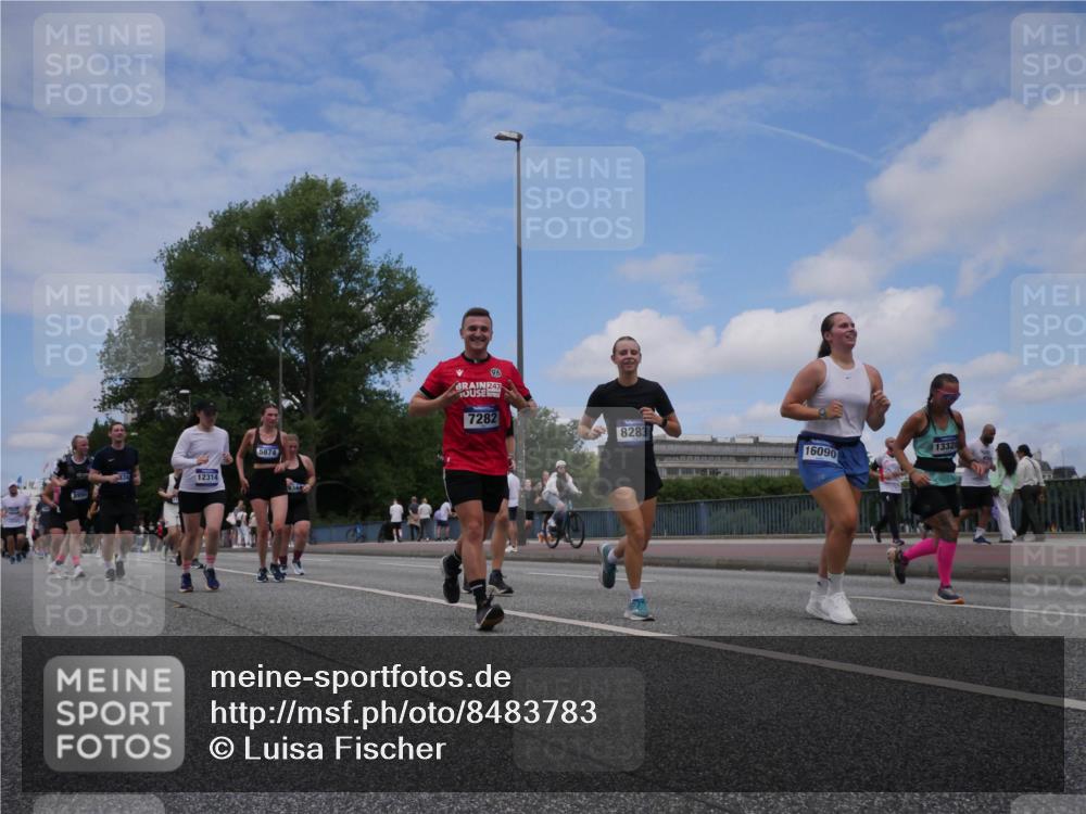29.06.2025 - hella hamburg halbmarathon Luisa Fischer http://msf.ph/oto/8483783 29.06.2025 11:23:30 Kennedybrücke 12314, 5874, 344, 96, 247, 7282, 8283, 16090, 1332, 4918, 5874, 6058, 6547, 6834, 6856, 6964, 7282, 8283, 9344 meine-sportfotos.de