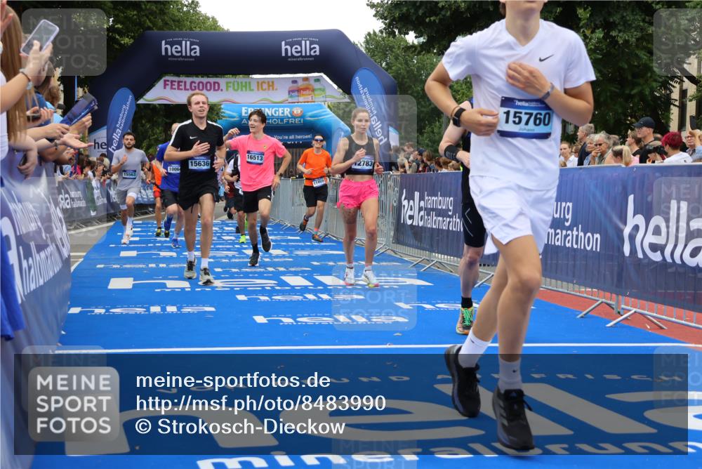 29.06.2025 - hella hamburg halbmarathon Strokosch-Dieckow http://msf.ph/oto/8483990 29.06.2025 10:45:15 Ziel 2188, 2367, 2470, 3186, 5706, 6054, 6375, 6575, 6819, 7087, 9105, 9302, 10064, 11469, 12783, 15563, 15636, 15651, 15741, 15760, 16513, 16685, 17120, 17499, 17960, 18346, 18718 meine-sportfotos.de