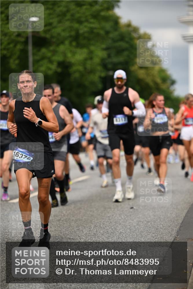 29.06.2025 - hella hamburg halbmarathon Dr. Thomas Lammeyer http://msf.ph/oto/8483995 29.06.2025 10:20:48 Kennedybrücke 1117, 1240, 1602, 1825, 2347, 2912, 3023, 3030, 3088, 3134, 3450, 3687, 5036, 5037, 6024, 6742, 6948, 7257, 7358, 7360, 7376, 7792, 7924, 7928, 8263, 8317, 8513, 8619, 8847, 8857, 9091, 9208, 9332, 9492, 9664, 9675, 9676, 9891, 10076, 10165, 10314, 10317, 10320, 10391, 10575, 10926, 11236, 11335, 11410, 11428 meine-sportfotos.de