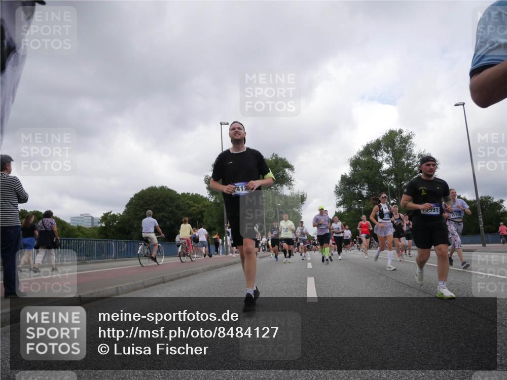 29.06.2025 - hella hamburg halbmarathon Luisa Fischer http://msf.ph/oto/8484127 29.06.2025 10:51:29 Kennedybrücke 412, 991, 15715, 1045, 1246, 1639, 1645, 2148, 2627, 3504, 3933, 4037, 4856, 5886, 7412, 7970, 8310, 8948, 9696 meine-sportfotos.de