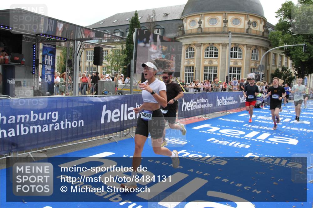 29.06.2025 - hella hamburg halbmarathon Michael Strokosch http://msf.ph/oto/8484131 29.06.2025 10:42:52 Ziel 5011, 5477, 7105, 13398, 13725, 14447, 14560, 14813, 15297, 15301, 15851, 18559 meine-sportfotos.de