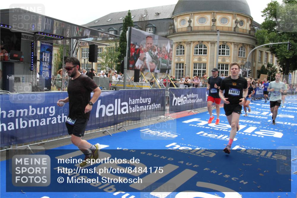 29.06.2025 - hella hamburg halbmarathon Michael Strokosch http://msf.ph/oto/8484175 29.06.2025 10:42:53 Ziel 5011, 5477, 7105, 13398, 13725, 14447, 14560, 14813, 15297, 15301, 15851, 18559, 18659 meine-sportfotos.de