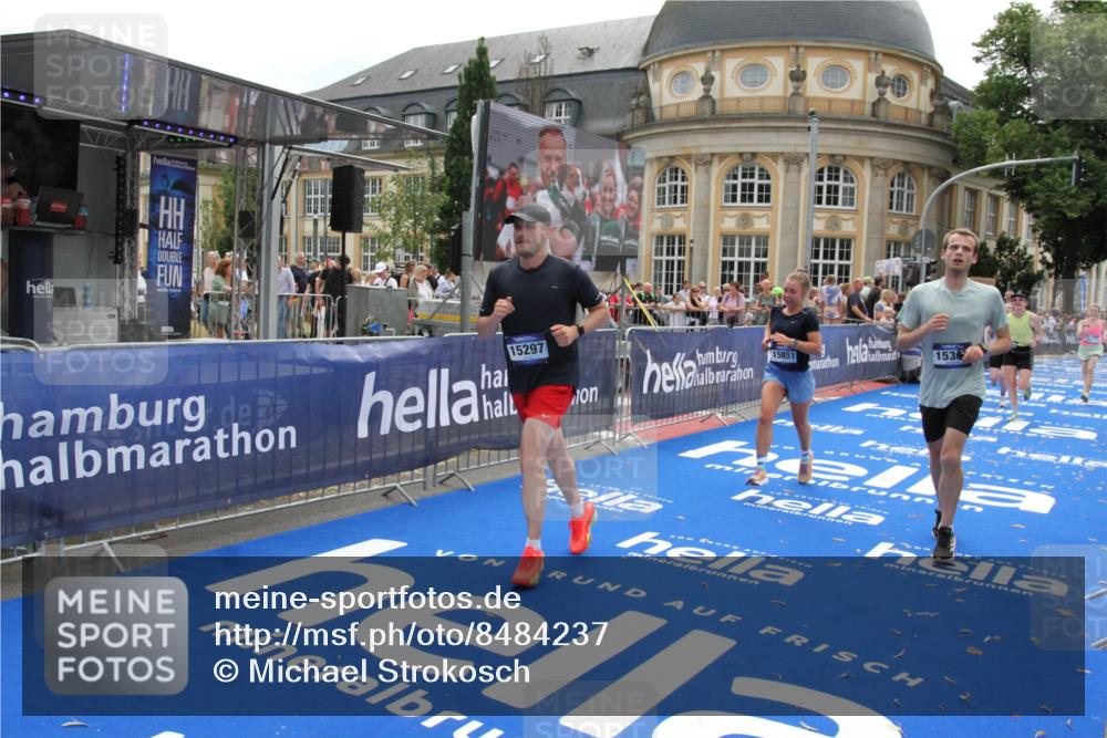 29.06.2025 - hella hamburg halbmarathon Michael Strokosch http://msf.ph/oto/8484237 29.06.2025 10:42:54 Ziel 5011, 5477, 7105, 13398, 13725, 14447, 14560, 14813, 14849, 15297, 15301, 15851, 18559, 18659 meine-sportfotos.de
