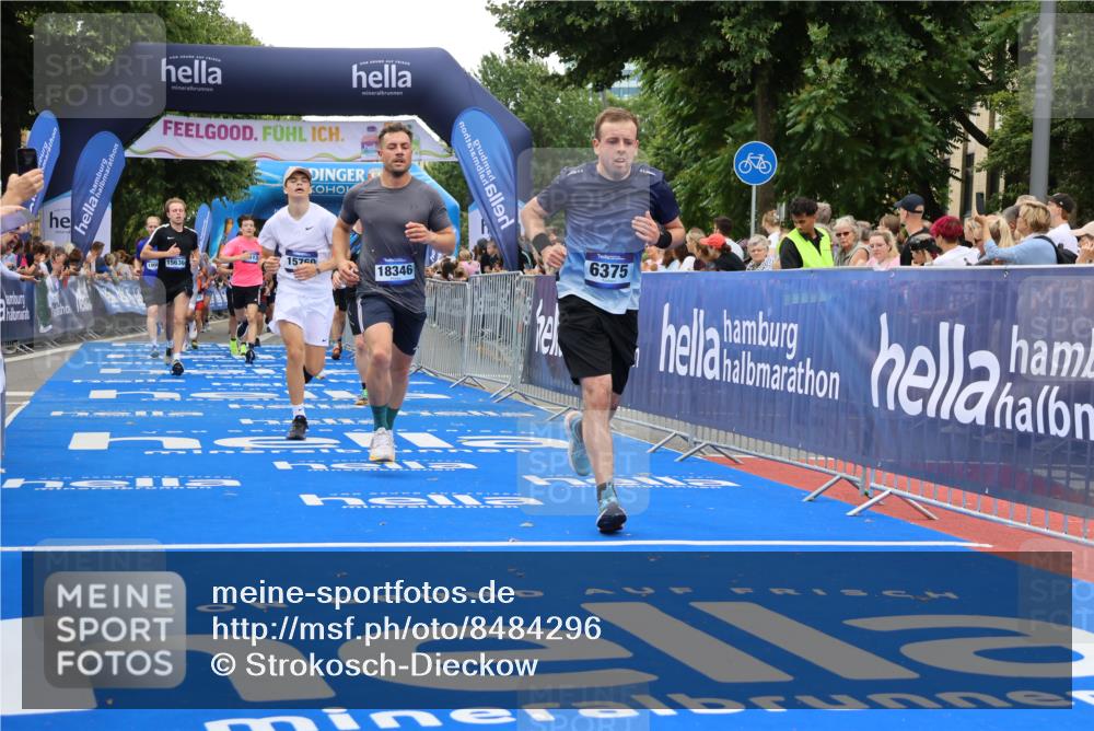 29.06.2025 - hella hamburg halbmarathon Strokosch-Dieckow http://msf.ph/oto/8484296 29.06.2025 10:45:12 Ziel 2188, 2270, 4997, 5706, 6054, 6375, 6575, 6819, 7087, 9105, 9302, 10064, 10313, 12783, 15365, 15563, 15636, 15651, 15741, 15760, 16513, 16685, 16689, 17120, 17960, 18346, 18718 meine-sportfotos.de