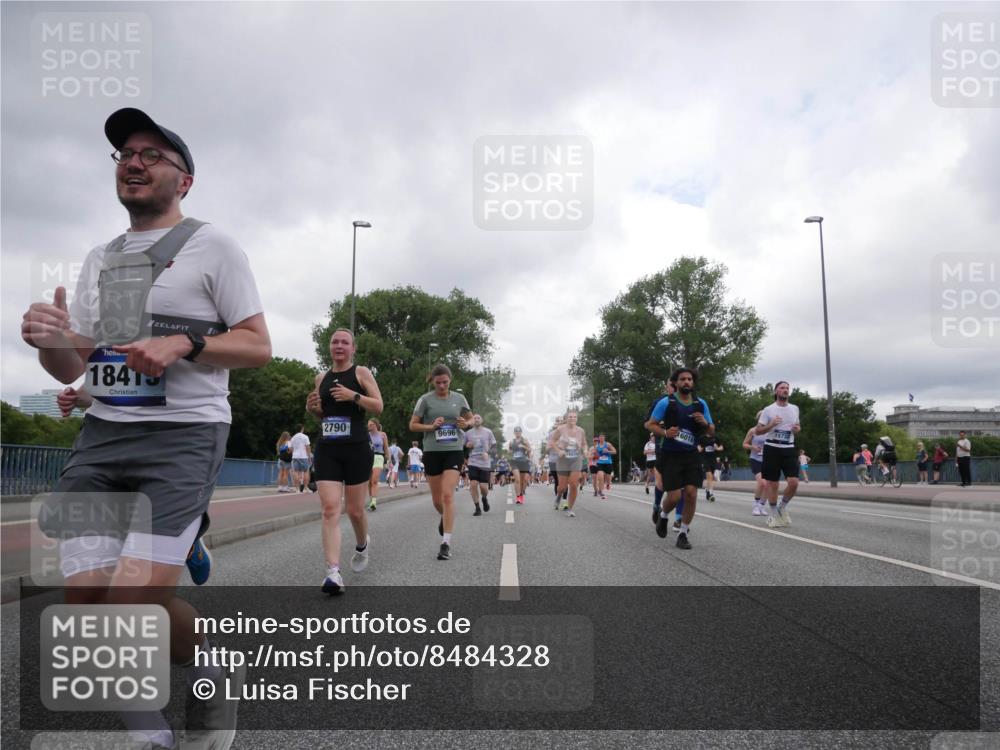29.06.2025 - hella hamburg halbmarathon Luisa Fischer http://msf.ph/oto/8484328 29.06.2025 10:51:35 Kennedybrücke 18415, 2790, 9696, 16018, 1246, 1639, 1645, 2627, 2704, 3049, 3933, 4856, 5886, 5952, 7427, 7970, 8077, 9696, 9787 meine-sportfotos.de