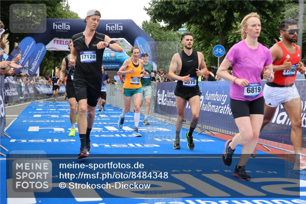 29.06.2025 - hella hamburg halbmarathon Strokosch-Dieckow http://msf.ph/oto/8484348 29.06.2025 10:45:10 Ziel 2188, 2270, 3917, 4997, 6054, 6375, 6575, 6819, 7087, 9302, 9710, 10064, 10313, 10741, 12783, 13919, 15365, 15563, 15636, 15651, 15741, 15760, 16513, 16685, 16689, 17120, 17960, 18346, 18718 meine-sportfotos.de