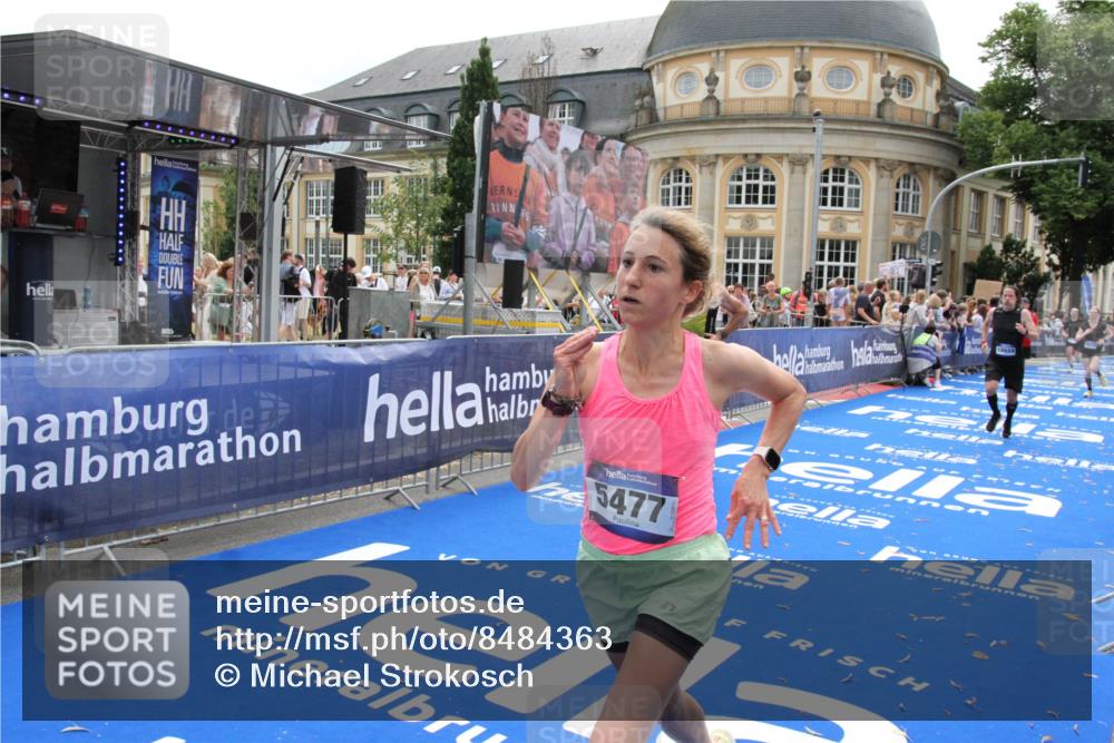 29.06.2025 - hella hamburg halbmarathon Michael Strokosch http://msf.ph/oto/8484363 29.06.2025 10:42:58 Ziel 4823, 5011, 5477, 7035, 13398, 14447, 14849, 18559, 18659 meine-sportfotos.de