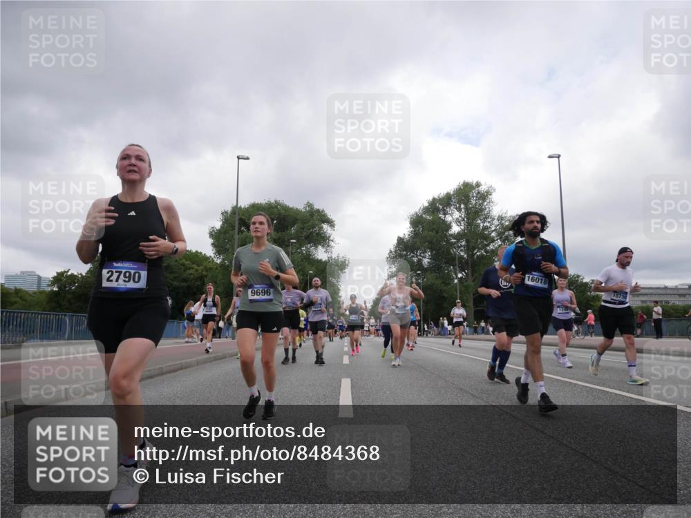 29.06.2025 - hella hamburg halbmarathon Luisa Fischer http://msf.ph/oto/8484368 29.06.2025 10:51:36 Kennedybrücke 2790, 9696, 18474, 16018, 1246, 15730, 1246, 1639, 1645, 2627, 2704, 3049, 3933, 4856, 5952, 6950, 7427, 7970, 8077, 9696, 9787 meine-sportfotos.de
