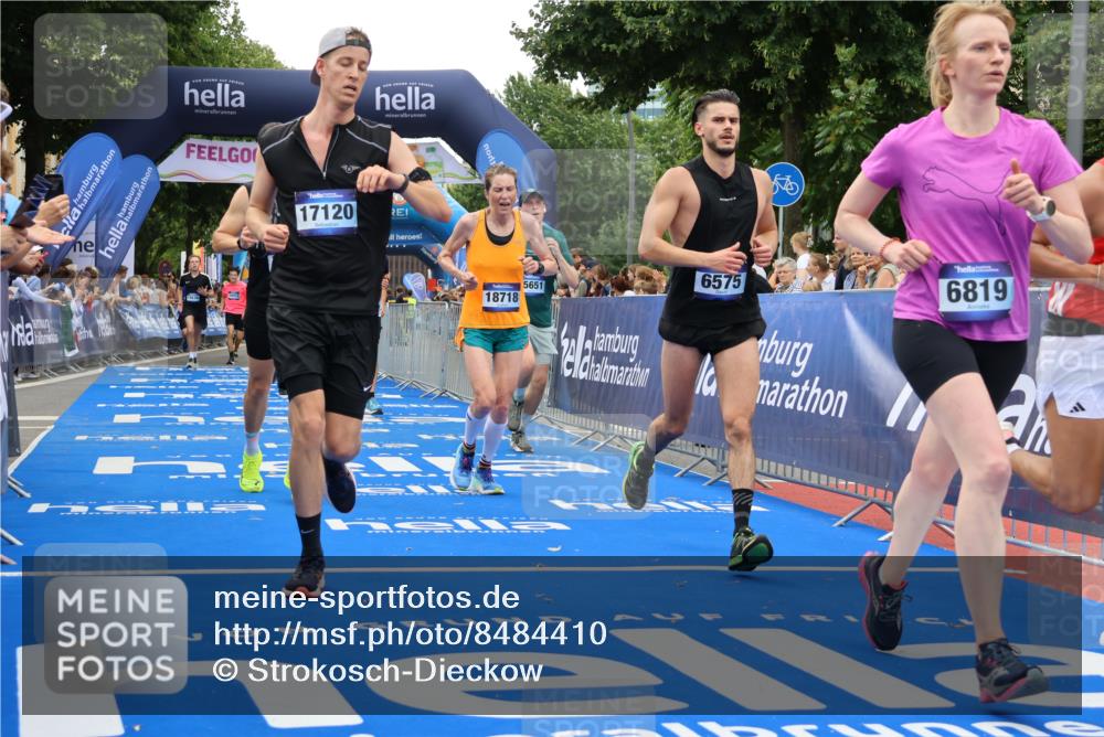 29.06.2025 - hella hamburg halbmarathon Strokosch-Dieckow http://msf.ph/oto/8484410 29.06.2025 10:45:10 Ziel 2188, 2270, 3917, 4997, 6054, 6375, 6575, 6819, 7087, 9302, 9710, 10064, 10313, 10741, 12783, 13919, 15365, 15563, 15636, 15651, 15741, 15760, 16513, 16685, 16689, 17120, 17960, 18346, 18718 meine-sportfotos.de