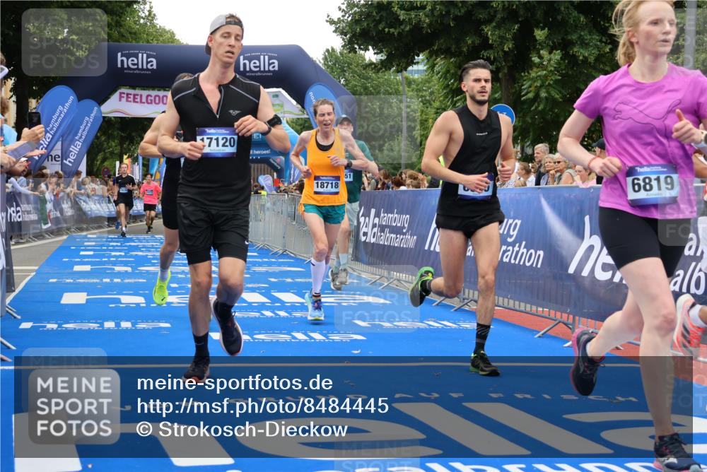 29.06.2025 - hella hamburg halbmarathon Strokosch-Dieckow http://msf.ph/oto/8484445 29.06.2025 10:45:10 Ziel 2188, 2270, 3917, 4997, 6054, 6375, 6575, 6819, 7087, 9302, 9710, 10064, 10313, 10741, 12783, 13919, 15365, 15563, 15636, 15651, 15741, 15760, 16513, 16685, 16689, 17120, 17960, 18346, 18718 meine-sportfotos.de