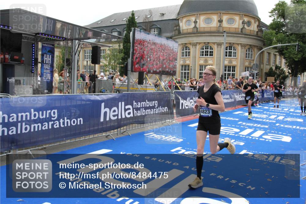 29.06.2025 - hella hamburg halbmarathon Michael Strokosch http://msf.ph/oto/8484475 29.06.2025 10:43:03 Ziel 4823, 7035, 8218, 9364, 10469, 12657, 12723, 14849, 19038 meine-sportfotos.de