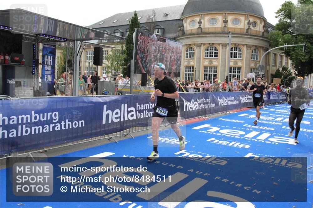 29.06.2025 - hella hamburg halbmarathon Michael Strokosch http://msf.ph/oto/8484511 29.06.2025 10:43:04 Ziel 4823, 7035, 8218, 9364, 10469, 12657, 12723, 12776, 12839, 19038 meine-sportfotos.de