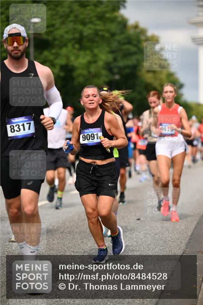 29.06.2025 - hella hamburg halbmarathon Dr. Thomas Lammeyer http://msf.ph/oto/8484528 29.06.2025 10:20:51 Kennedybrücke 1117, 1240, 1602, 1825, 2347, 2912, 3023, 3088, 3450, 3622, 3687, 5036, 5037, 6488, 6948, 7257, 7358, 7360, 7376, 7924, 7928, 8263, 8317, 8513, 8619, 8857, 9091, 9208, 9332, 9492, 9664, 9675, 9676, 9891, 10076, 10165, 10314, 10317, 10320, 10391, 10575, 10926, 11335, 11410, 11428 meine-sportfotos.de