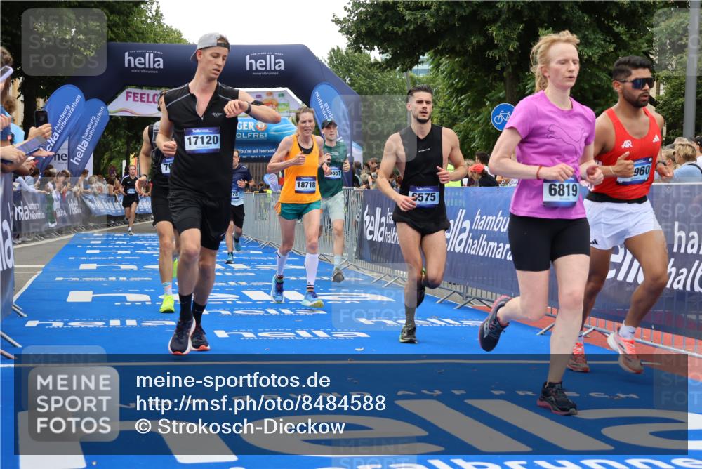 29.06.2025 - hella hamburg halbmarathon Strokosch-Dieckow http://msf.ph/oto/8484588 29.06.2025 10:45:10 Ziel 2188, 2270, 3917, 4997, 6054, 6375, 6575, 6819, 7087, 9302, 9710, 10064, 10313, 10741, 12783, 13919, 15365, 15563, 15636, 15651, 15741, 15760, 16513, 16685, 16689, 17120, 17960, 18346, 18718 meine-sportfotos.de