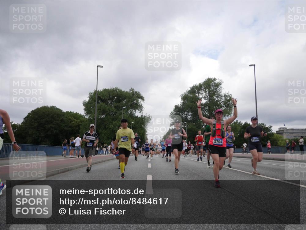 29.06.2025 - hella hamburg halbmarathon Luisa Fischer http://msf.ph/oto/8484617 29.06.2025 10:51:41 Kennedybrücke 11781, 13898, 574, 077, 7427, 2704, 14800, 13914, 1246, 1463, 1639, 2627, 2704, 3049, 3077, 4856, 5952, 6950, 7427, 8077, 9775, 9787, 10366 meine-sportfotos.de