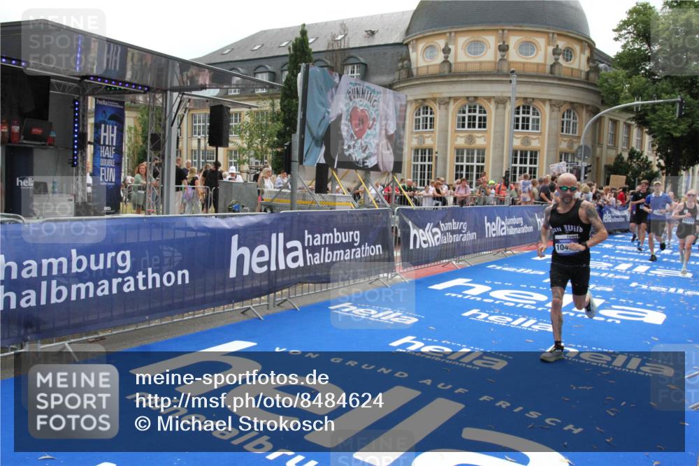 29.06.2025 - hella hamburg halbmarathon Michael Strokosch http://msf.ph/oto/8484624 29.06.2025 10:43:07 Ziel 4229, 6721, 7035, 7451, 8218, 9364, 9833, 10469, 12657, 12723, 12776, 12839, 15255, 17177, 19038 meine-sportfotos.de