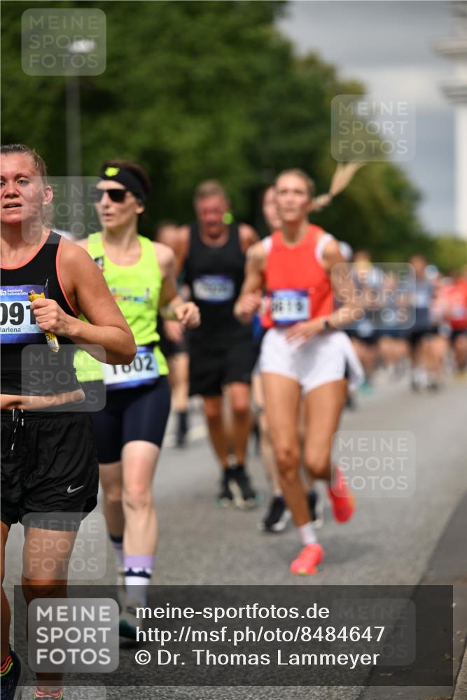 29.06.2025 - hella hamburg halbmarathon Dr. Thomas Lammeyer http://msf.ph/oto/8484647 29.06.2025 10:20:52 Kennedybrücke 1117, 1240, 1602, 1825, 2347, 2912, 3023, 3088, 3450, 3622, 3687, 5036, 5037, 6488, 6948, 7257, 7358, 7360, 7376, 7924, 7928, 8263, 8317, 8513, 8619, 8857, 9091, 9208, 9332, 9492, 9664, 9675, 9676, 9891, 10076, 10165, 10314, 10317, 10320, 10391, 10926, 11335, 11410, 11428 meine-sportfotos.de